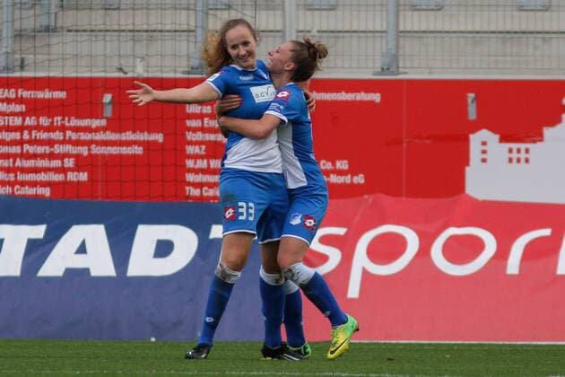 v.li.: Fabienne Dongus (TSG Hoffenheim) Torschützin zum 0:2, Anne Fühner (Anne Fuehner, TSG Hoffenheim), Jubel, Torjubel, Torerfolg, celebrate the goal, goal, celebration, Jubel über das Tor, optimistisch, Action, Aktion, Fussball, Allianz Frauen-Bundesliga, SGS Essen - TSG 1899 Hoffenheim, xozx