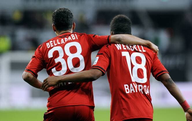 Fussball, Bundesliga, Deutschland, Herren, Saison 2014 2015, 25. Spieltag, BayArena Leverkusen, Bayer Leverkusen (rot) - VfB Stuttgart (schwarz) 4:0; Jubel Karim Bellarabi (Leverkusen) nach seinem Tor zum 3:0, zusammen mit Wendell (Leverkusen). Jubel, Freude, Aktion.