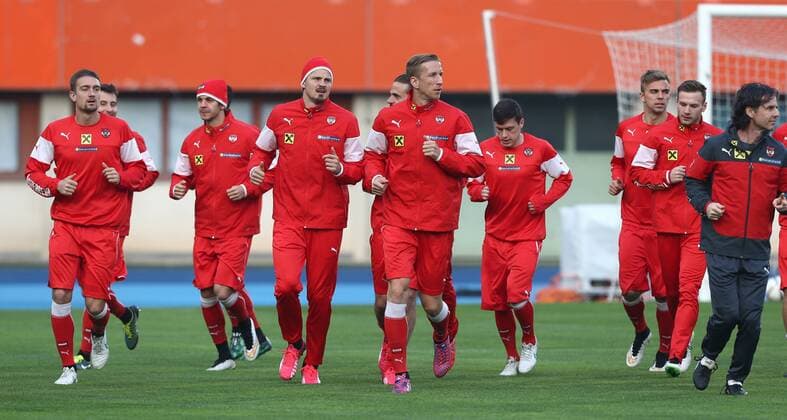Aktuell Fußball, Training Nationalmannschaft Österreich SOCCER - UEFA EURO EM Europameisterschaft Fussball 2016 quali, LIE vs AUT VIENNA,AUSTRIA,24.MAR.15 - SOCCER - UEFA European Championship EM Europameisterschaft 2016, European Qualifiers, OEFB international match Länderspiel Liechtenstein vs Austria, preview, training team AUT. Image shows Martin Hinteregger, Aleksandar Dragovic, Sebastian Proedl, Marc Janko, Zlatko Junuzovic, Lukas Hinterseer, Andreas Weimann and sports scientists Gerhard Zallinger AUT.