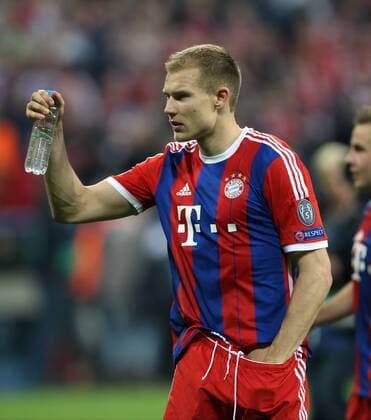 Fussball, Champions League, Viertelfinale, Rückspiel, Saison 2014 2015, Herren, Deutschland, 21.04.2015 FC Bayern München - FC Porto 6-1, Aktion, Holger Badstuber, FC Bayern München, hand in Hose,
