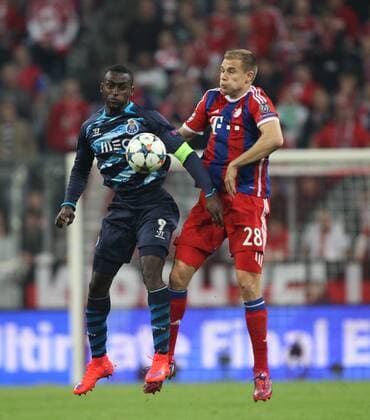 Fussball, Champions League, Viertelfinale, Rückspiel, Saison 2014 2015, Herren, Deutschland, 21.04.2015 FC Bayern München - FC Porto 6-1, Aktion, Zweikampf, Spielszene, action, Jackson Martinez, FC Porto, Holger Badstuber, FC Bayern München,