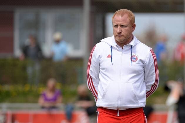 v.li.: Trainer Heiko Vogel (FC Bayern München) enttäuscht schauend, Enttäuschung, Frustration, disappointed, pessimistisch, Einzelbild, Aktion, Action, Fussball, A-Junioren Bundesliga Süd Südwest, FC Bayern München - Karlsruher SC, xslx