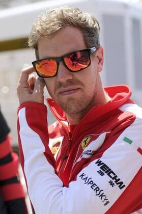 Aktuell Motorsport, Formel 1, GP Barcelona, Sebastian Vettel erkundet die Strecke mit dem Fahrrad Sebastian VETTEL,GER (Scuderia Ferrari),Aktion,Einzelbild,angeschnittenes Einzelmotiv,Portraet,Portrait,Porträt,Gestik. Formel 1:GP von Spanien,Circuit de Catalunya,Saison2015,am 07.05.2015.