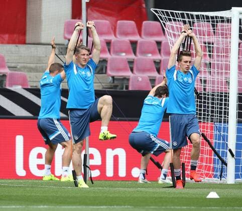 Aktuell Fußball, DFB, Training Nationalmannschaft Deutschland in Köln Köln, Fussball, DFB; Deutschland vs USA, Pressekonferenz, 08.06.2015, Köln, Mercedes Benz Center Köln, Bastian schweinsteiger, Patrick herrmann beide Deutschland