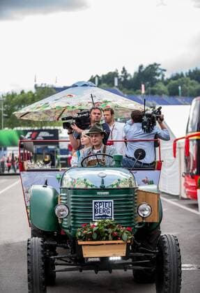 Spielberg 18.06.2015, Red Bull Ring, Spielberg, AUT, FIA, Formel 1, Grosser Preis von Oesterreich, Vorberichte, im Bild ein Traktor auf dem gerade ein Interview stattfindet during the Preparation for the Austrian Formula One Grand Prix at the Red Bull Ring in Spielberg, Austria, 2015 06 18, EP_ang
