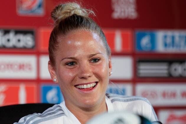 Leonie Maier (Deutschland), lacht, lachen, fröhlich, strahlend, optimistisch, Vorfreude, auf der Pressekonferenz vor dem Viertelfinale gegen Frankreich, Fussball, FIFA Frauen-WM 2015, Pressekonferenzen, xozx