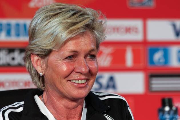 Silvia Neid (Trainerin, Coach, Deutschland), lacht, lachen, fröhlich, strahlend, optimistisch, Vorfreude, auf der Pressekonferenz vor dem Viertelfinale gegen Frankreich, Fussball, FIFA Frauen-WM 2015, Pressekonferenzen, xozx