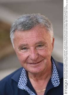 Aktuell Tennis, Fotoshooting mit Slavko Rasberger Slavko Rasberger, founder of the tennis tournament in Umag 23.07.2015., Croatia, Umag - Slavko Rasberger, founder of the tennis tournament in Umag. He led ATP Tennis Herren Umag for 2o years, and during his mandate in Umag have passed the most famous tennis players such as Rafael Nadal, Gustavo Kuerten, Carlos Moya, Novak Djokovic, Goran Ivanisevic and others. Former Croatian President Stjepan Mesic decorated him with the Order of Croatian Danica with figure of Franjo Bucar, and the same medal recived Cralos Moya for his 10th performance. DuskoxMarusic PIXSELL
