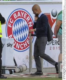 Trainer Cheftrainer Pep GUARDIOLA (FCB) Emotionen, enttaeuscht, Enttaeuschung, Frust, frustriert, Trauer ,traurig, verzweifelt, Verzweiflung Abgang VFL WOLFSBURG - FC BAYERN MUENCHEN ( 6- 5 n.E. ) Finale DFL Supercup , Fussball 1. Bundesliga , Dortmund, am 01.08.2015 Liga1, Spieltag, Liga01, 1.Liga WOB, FCB , Saison 2015 2016