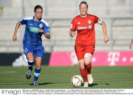 v.li.: Bianca Schmidt (1. FFC Turbine Potsdam, 20) Melanie Behringer (FC Bayern München, FCB, 7) im Zweikampf, Duell, duel, tackle, Dynamik, Action, Aktion, Fussball, Allianz Frauen-Bundesliga, FC Bayern München - 1. FFC Turbine Potsdam, xslx