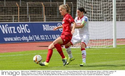 v.li.: Vivianna Miedema (München), Nicole Bender (Köln), 1. FC Köln (weiss), FC Bayern München (rot), Fussball, Bundesliga, Damen, Frauen, 1. FC Köln, FC Bayern München, xbhx