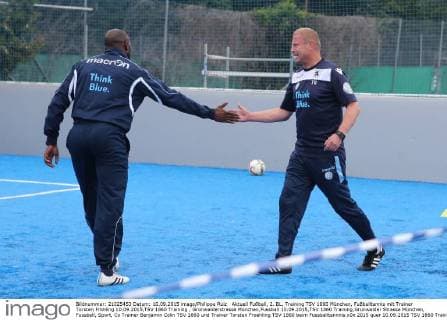 Aktuell Fußball, 2. BL, Training TSV 1860 München, Fußballtennis mit Trainer Torsten Fröhling 10.09.2015,TSV 1860 Training , Grünwalderstrasse München,Fussball 10.09.2015,TSV 1860 Training,Grünwalder Strasse München, Fussball, Sport, Co Trainer Benjamin Colin TSV 1860 und Trainer Torsten Froehling TSV 1860 beim Fussballtennnis