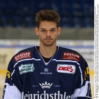 Aktuell Eishockey, DEL 2, Porträttermin Dresdner Eislöwen Marius Garten, Porträt, Portrait, Kopf, Kopffoto, Dresdner Eislöwen, Fototermin, Eishockey, Dresden, Eisloewen, DEL2, DEL 2, Saison 2015 2016, Eishalle EnergieVerbund Arena im Ostragehege, 09.09.2015