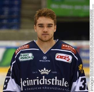 Aktuell Eishockey, DEL 2, Porträttermin Dresdner Eislöwen Jonas Schlenker, Porträt, Portrait, Kopf, Kopffoto, Dresdner Eislöwen, Fototermin, Eishockey, Dresden, Eisloewen, DEL2, DEL 2, Saison 2015 2016, Eishalle EnergieVerbund Arena im Ostragehege, 09.09.2015