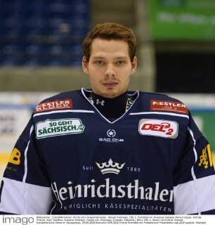 Aktuell Eishockey, DEL 2, Porträttermin Dresdner Eislöwen Marvin Cüpper, Porträt, Portrait, Kopf, Kopffoto, Dresdner Eislöwen, Fototermin, Eishockey, Dresden, Eisloewen, DEL2, DEL 2, Saison 2015 2016, Eishalle EnergieVerbund Arena im Ostragehege, 09.09.2015