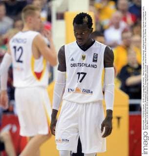 Dennis Schröder (Deutschland), enttaeuscht Deutschland-Spanien EuroBasket 2015, Europa Meisterschaft Basketball, Basketball EM 2015, Gruppenphase, Vorrunde, group phase, Gruppe B, Gruppe B, Männer, Herren, men Saison 2015, Berlin, 10.9.2015