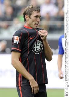 Stefan REINARTZ (Eintracht Frankfurt),Enttaeuschung,Frust,enttaeuscht,frustriert,niedergeschlagen ,Aktion,Einzelbild,angeschnittenes Einzelmotiv,Halbfigur,halbe Figur, Fussball 1. Bundesliga, 7. Spieltag, Eintracht Frankfurt-Hertha BSC Berlin 1-1. am 27.09.2015 in Frankfurt Main,Deutschland.C O M M E R Z B A N K ARENA.