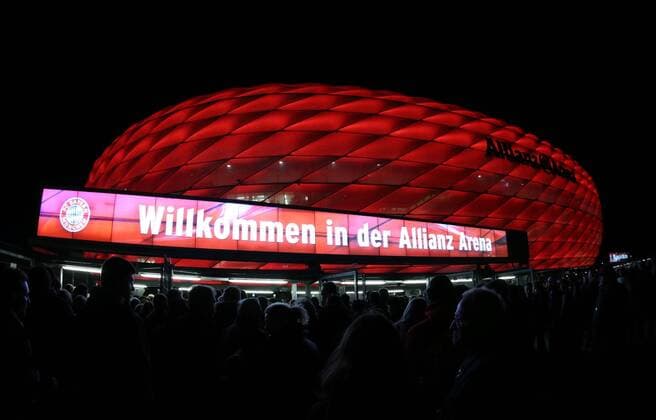 29.09.2015,FC Bayern 1.BL, CL, Champions League, Allianz Arena, Soccer Fussball, Football, Herren, Männer 29.09.2015, CL, FC Bayern Allianz Arena, München im Bild: Eingang bei der Allianz Arena