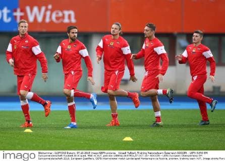 Aktuell Fußball, Training Nationalteam Österreich SOCCER - UEFA EURO EM Europameisterschaft Fussball 2016 quali, MNE vs AUT, preview VIENNA,AUSTRIA,07.OCT.15 - SOCCER - UEFA European Championship EM Europameisterschaft 2016, European Qualifiers, OEFB international match Länderspiel Montenegro vs Austria, preview, training team AUT. Image shows Marc Janko, Martin Harnik, Sebastian Proedl, Stefan Ilsanker and Marcel Sabitzer (AUT). GEPAxpictures xChristianxOrt