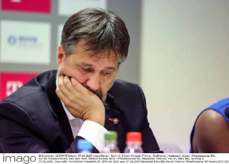 Bonn vl. Silvano Poropat (Trainer, Cheftrainer, Headcoach, Coach, Mitteldeutscher BC) auf der Pressekonferenz nach dem Spiel Telekom Baskets Bonn - Mitteldeutscher BC, Basketball, Maenner, Herren, Beko BBL, Spieltag 2, 07.10.2015 , Copyright: Horn Eibner-Pressefoto EP_BHN
