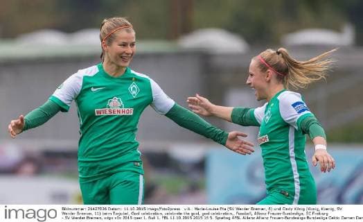 v.li.: Marie-Louise Eta (SV Werder Bremen, 6) und Cindy König (Konig, Koenig, SV Werder Bremen, 11) beim Torjubel, Goal celebration, celebrate the goal, goal celebration,, Fussball, Allianz Frauen-Bundesliga, SC Freiburg - SV Werder Bremen, xdgx