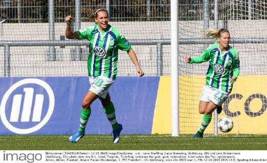 v.li.: Lena Goeßling (Lena Goessling, Wolfsburg, 28) und Lara Dickenmann (Wolfsburg, 21) jubeln über das 0:1, Jubel, Torjubel, Torerfolg, celebrate the goal, goal, celebration, Jubel ueber das Tor, optimistisch, Action, Aktion, Fussball, Allianz Frauen-Bundesliga, 1. FFC Frankfurt - VfL Wolfsburg, xozx