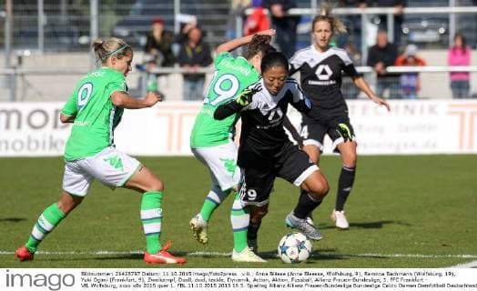 v.li.: Anna Blässe (Anna Blaesse, Wolfsburg, 9), Ramona Bachmann (Wolfsburg, 19), Yuki Ogimi (Frankfurt, 9), Zweikampf, Duell, duel, tackle, Dynamik, Action, Aktion, Fussball, Allianz Frauen-Bundesliga, 1. FFC Frankfurt - VfL Wolfsburg, xozx