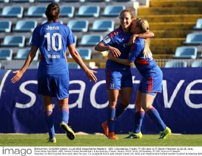 GER, 1.Bundesliga, Frauen, FF USV Jena vs FC Bayern München 11.10.15, Jena, Ernst-Abbe-Sportfeld, GER, Allianz Frauen Bundesliga 1.Bundesliga, Frauen, Saison 2015 2016, 05.Spieltag, FF USV Jena vs FC Bayern München im Bild Torjubel Jena nach dem Tor zum 1:1 Ausgleich durch Julia Arnold (Jena)