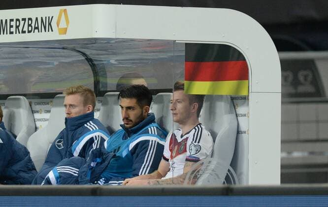 Fussball, Herren, EM-Qualifikation (10. Spieltag), Saison 2015 2016, Deutschland - Georgien in Leipzig, Marco Reus (r., Deutschland) enttäuscht nach seiner Auswechslung, links Andre Schürrle (Deutschland), in der Mitte Emre Can (Deutschland),11.10. 2015,