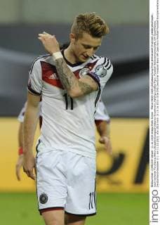 Marco REUS (GER),Enttaeuschung,Frust,enttaeuscht,frustriert,niedergeschlagen, nach vertaner Torchance,Aktion,Einzelbild,angeschnittenes Einzelmotiv,Halbfigur,halbe Figur, Fussball Nationalmannschaft, EM-Qualifikation, Deutschland-Georgien 2-1. am 11.10.2015.