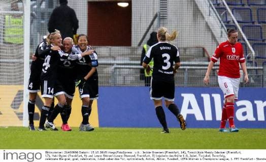 v.li.: Jackie Groenen (Frankfurt, 14), Torschützin Mandy Islacker (Frankfurt, 17), Yuki Ogimi (Frankfurt, 9) und Laura Störzel (Laura Stoerzel, Frankfurt, 3) bejubeln das frühe 1:0, Jubel, Torjubel, Torerfolg, celebrate the goal, goal, celebration, Jubel ueber das Tor, optimistisch, Action, Aktion, Fussball, UEFA Women s Champions League, 1. FFC Frankfurt - Standard Lüttich, xozx