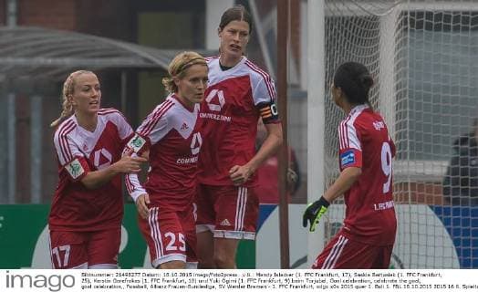 v.li.: Mandy Islacker (1. FFC Frankfurt, 17), Saskia Bartusiak (1. FFC Frankfurt, 25), Kerstin Garefrekes (1. FFC Frankfurt, 18) und Yuki Ogimi (1. FFC Frankfurt, 9) beim Torjubel, Goal celebration, celebrate the goal, goal celebration,, Fussball, Allianz Frauen-Bundesliga, SV Werder Bremen - 1. FFC Frankfurt, xdgx
