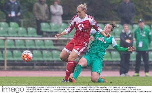 v.li.: Laura Störzel (Storzel, Stoerzel, 1. FFC Frankfurt, 3) und Stephanie Goddard (SV Werder Bremen, 23) im Zweikampf, Duell, duel, tackle, Fussball, Allianz Frauen-Bundesliga, SV Werder Bremen - 1. FFC Frankfurt, xdgx