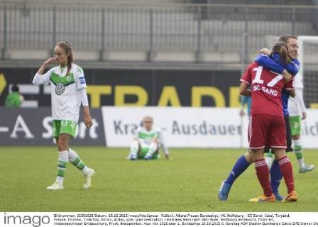 Fußball, Allianz Frauen Bundesliga, VfL Wolfsburg - SC Sand; Jubel, Torjubel, Freude, Emotion, Torerfolg, Aktion, action, goal, goal celebration, celebrates Sand nach dem Spiel, Wolfsburg enttäuscht, frustriert, niedergeschlagen Enttäuschung, Frust, disappointed. xtgx