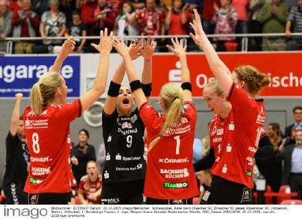 Schlussjubel, Jubel beim Dresdner SC, Dresdner SC gegen Köpenicker SC, (Köpenick, Berlin), Volleyball, 1. Bundesliga Frauen, 1. Liga, Margon-Arena Dresden Bodenbacher Straße, DSC, Saison 2015 2016, 21.10.2015,