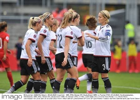 GER, EMQ, Damen EM, Deutschland (GER) vs Tuerkei (TUR) 25.10.2015, Hardtwaldstadion, Sandhausen, GER, EMQ, Damen EM, Deutschland (GER) vs Tuerkei (TUR), im Bild: Jubel ueber das 2:0 durch Anja Mittag ( 11, Deutschland) nphxFabisch