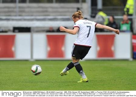 GER, EMQ, Damen EM, Deutschland (GER) vs Tuerkei (TUR) 25.10.2015, Hardtwaldstadion, Sandhausen, GER, EMQ, Damen EM, Deutschland (GER) vs Tuerkei (TUR), im Bild: Melanie Behringer ( 7, Deutschland) trifft per Elfmeter zum 3:0 nphxFabisch