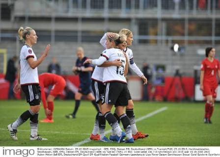 GER, EMQ, Damen EM, Deutschland (GER) vs Tuerkei (TUR) 25.10.2015, Hardtwaldstadion, Sandhausen, GER, EMQ, Damen EM, Deutschland (GER) vs Tuerkei (TUR), im Bild: Jubel ueber das 7:0 nphxFabisch