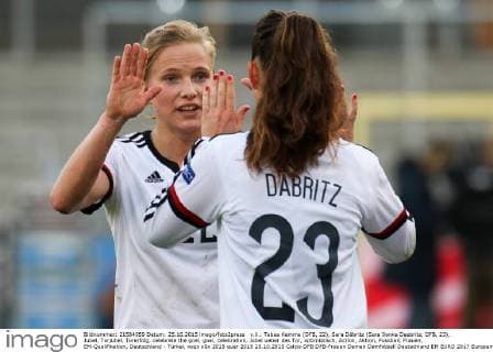 v.li.: Tabea Kemme (DFB, 22), Sara Däbritz (Sara Ilonka Daebritz, DFB, 23), Jubel, Torjubel, Torerfolg, celebrate the goal, goal, celebration, Jubel ueber das Tor, optimistisch, Action, Aktion, Fussball, Frauen, EM-Qualifikation, Deutschland - Türkei, xozx