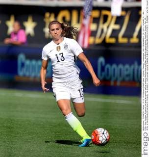 Fußball, Damen, Länderspiel, USA - Brasilien Oct. 25, 2015 - Orlando, FL, USA - USA s Alex Morgan drives on the goal a moment before making the first score of their exhibition game against Brazil on Sunday, Oct. 25, 2015, at the Orlando Citrus Bowl in Orlando, Fla. Brazil vs. USA women s soccer friendly - ZUMAm67_