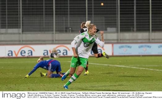 Fußball, Allianz Frauen Bundesliga, Bayer 04 Leverkusen - VfL Wolfsburg; Zsanett Jakabfi (Wolfsburg, 3) Jubel, Torjubel, Freude, Emotion, Torerfolg, Aktion, action, goal, goal celebration, celebrates. xtgx