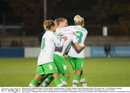 Fußball, Allianz Frauen Bundesliga, Bayer 04 Leverkusen - VfL Wolfsburg; Zsanett Jakabfi (Wolfsburg, 3) Jubel, Torjubel, Freude, Emotion, Torerfolg, Aktion, action, goal, goal celebration, celebrates. xtgx