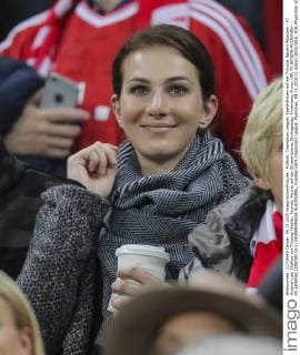 Fußball, Champions League, Spielerfrauen auf der Tribüne, Bayern München - FC Arsenal Lisa, Ehefrau von Thomas Mueller, Portrait, Porträt auf der Ehrentribuene, Ehrengaeste, Prominenz, Promi, VIP, FC BAYERN MUENCHEN - FC ARSENAL LONDON (5-1) GRUPPENPHASE RUECKSPIEL, Fussball UEFA Champions League, Muenchen, 04.11.2015 CL Saison 2015 2016, FCB, Muenchen