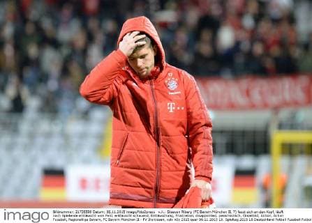 v.li.: Steeven Ribery (FC Bayern München II, 7) fasst sich an den Kopf, läuft nach Spielende enttäuscht vom Feld, enttäuscht schauend, Enttäuschung, Frustration, disappointed, pessimistisch, Einzelbild, Aktion, Action Fussball, Regionalliga Bayern, FC Bayern München II - FV Illertissen, xslx