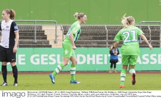 Fußball, DFB-Pokal Frauen VfL Wolfsburg - SGS Essen; Alexandra Popp (Alex Popp, Wolfsburg, 11) Jubel, Torjubel, Freude, Emotion, Torerfolg, Aktion, action, goal, goal celebration, celebrates. xtgx