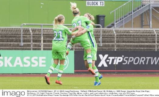 Fußball, DFB-Pokal Frauen VfL Wolfsburg - SGS Essen; Alexandra Popp (Alex Popp, Wolfsburg, 11) Jubel, Torjubel, Freude, Emotion, Torerfolg, Aktion, action, goal, goal celebration, celebrates. xtgx
