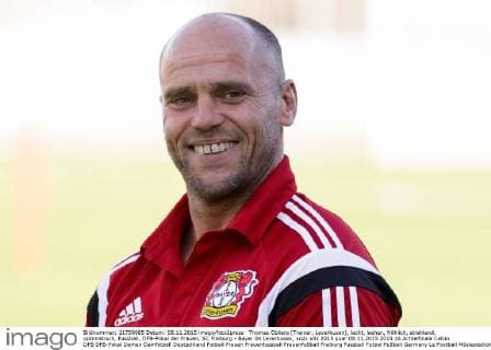Thomas Obliers (Trainer, Leverkusen), lacht, lachen, fröhlich, strahlend, optimistisch, Fussball, DFB-Pokal der Frauen, SC Freiburg - Bayer 04 Leverkusen, xozx