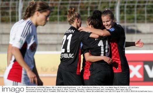 v.li.: Giulia Gwinn (Freiburg, 21), Lina Maria Magull (Freiburg, 16) und Lena Petermann (Freiburg, 22) jubeln über das 1:0, Jubel, Torjubel, Torerfolg, celebrate the goal, goal, celebration, Jubel ueber das Tor, optimistisch, Action, Aktion, Fussball, DFB-Pokal der Frauen, SC Freiburg - Bayer 04 Leverkusen, xozx