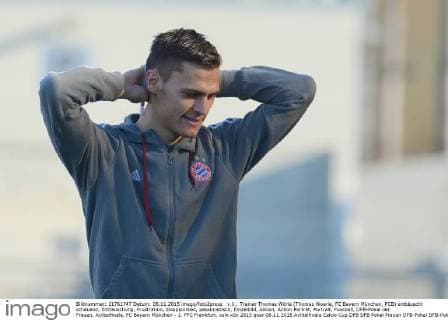 v.li.: Trainer Thomas Wörle (Thomas Woerle, FC Bayern München, FCB) enttäuscht schauend, Enttäuschung, Frustration, disappointed, pessimistisch, Einzelbild, Aktion, Action Porträt, Portrait, Fussball, DFB-Pokal der Frauen, Achtelfinale, FC Bayern München - 1. FFC Frankfurt, xslx