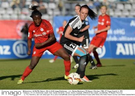 v.li.: Eunice Beckmann (FC Bayern München, FCB, 17) Peggy Kuznik (1. FFC Frankfurt, 27) im Zweikampf, Duell, duel, tackle, Dynamik, Action, Aktion, Fussball, DFB-Pokal der Frauen, Achtelfinale, FC Bayern München - 1. FFC Frankfurt, xslx
